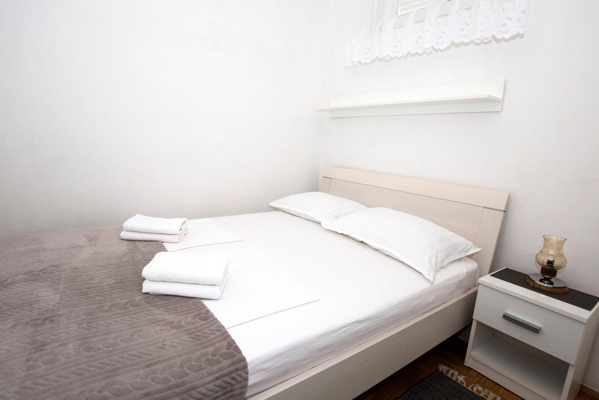 Apartman Roza Omis Exterior photo