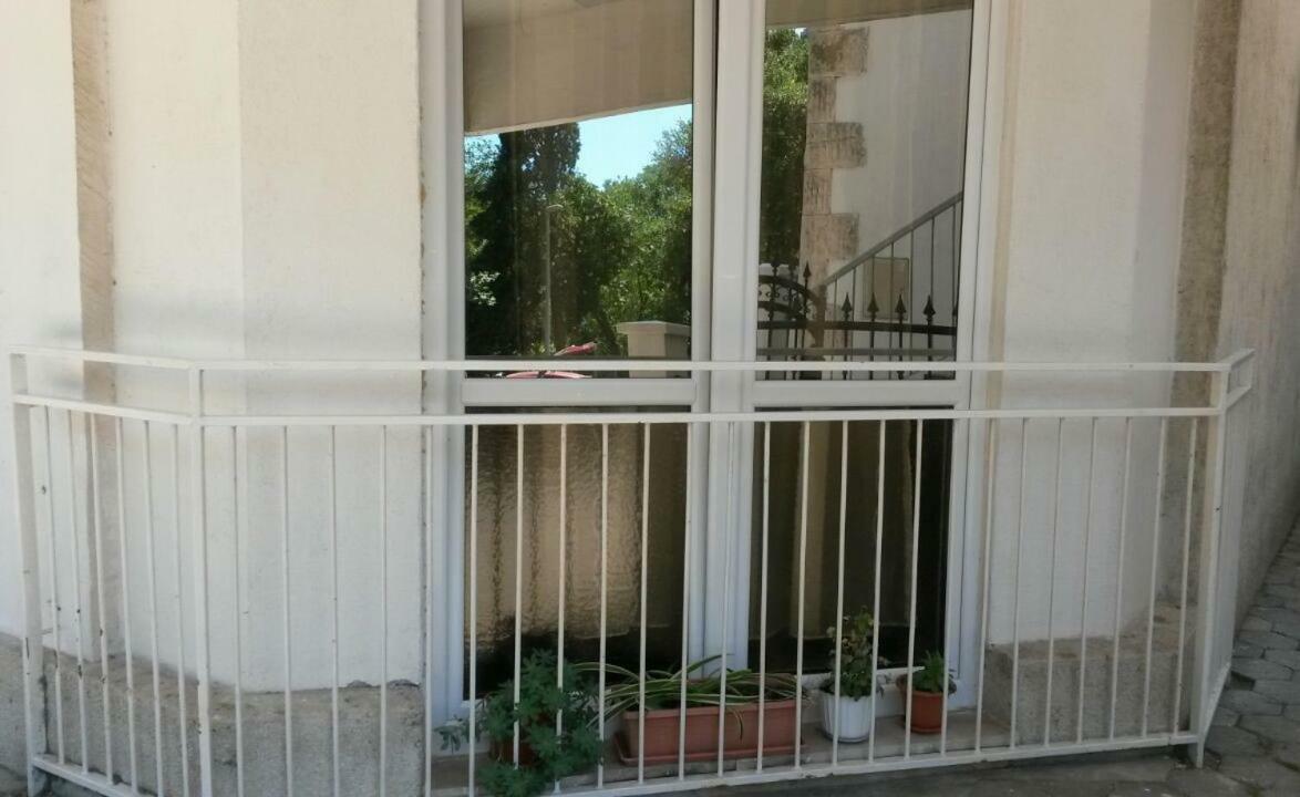 Apartman Roza Omis Exterior photo