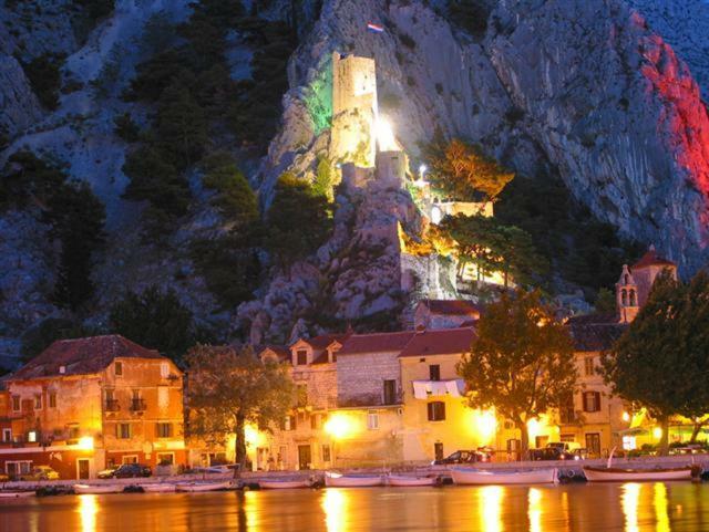 Apartman Roza Omis Exterior photo